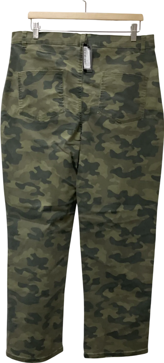 boohooMan Green Fixed Waist Relaxed Washed Camo Trousers W34