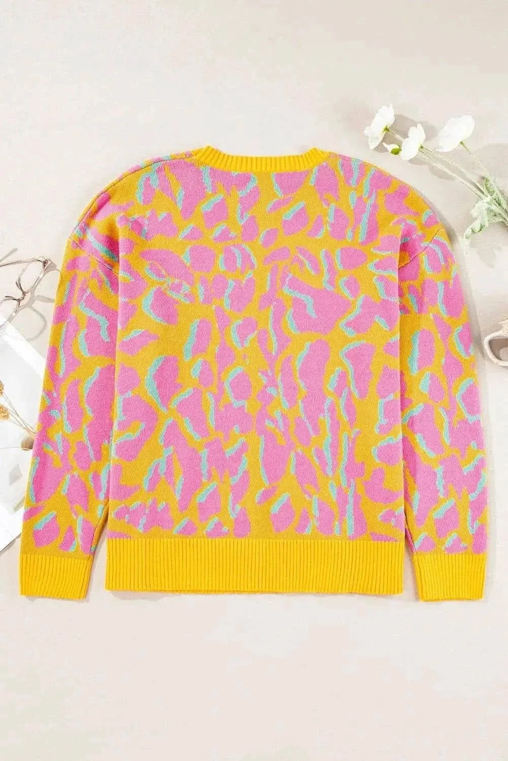 Chic knit sweater with round neck