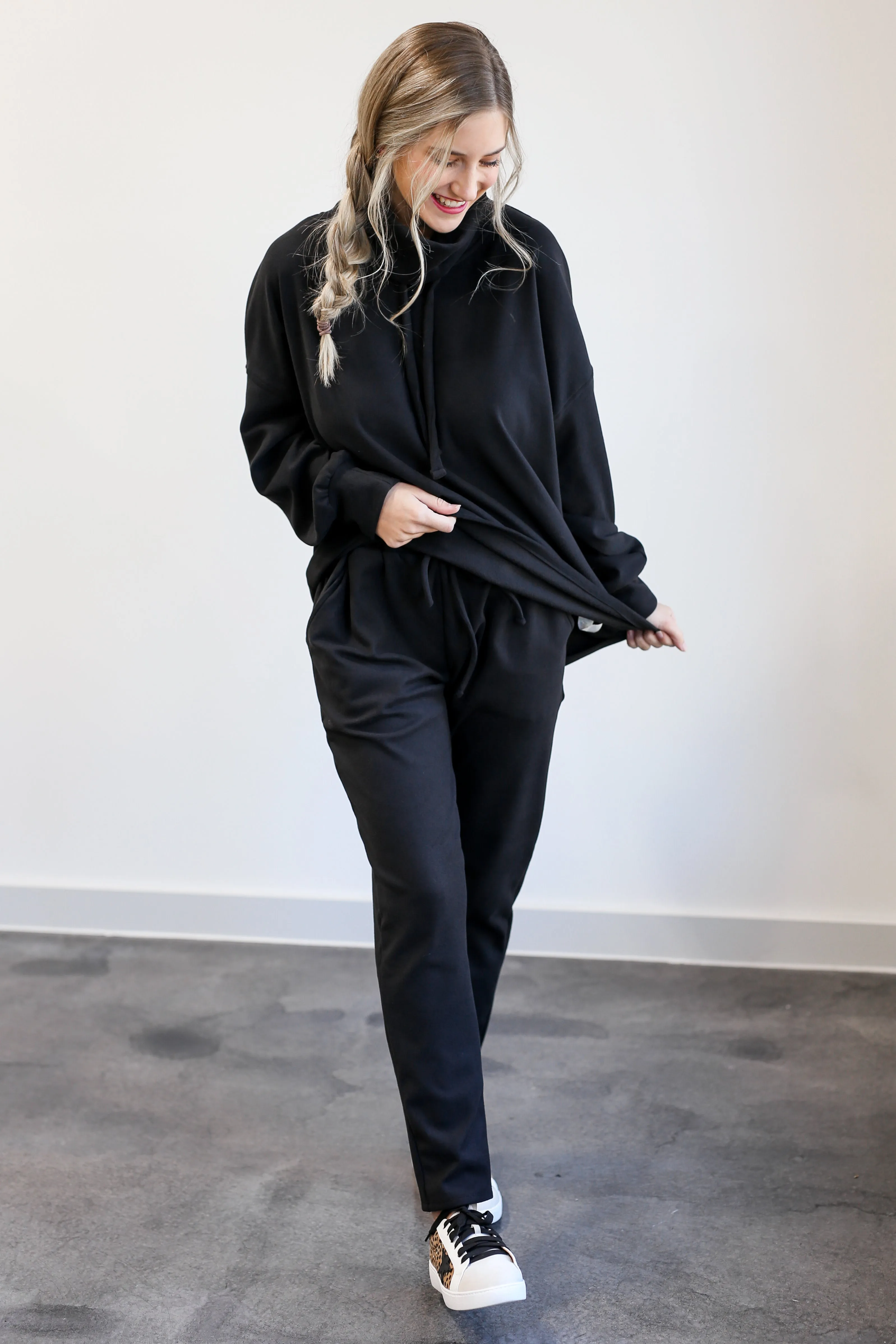 Cozy On The Run Shift Top In Black