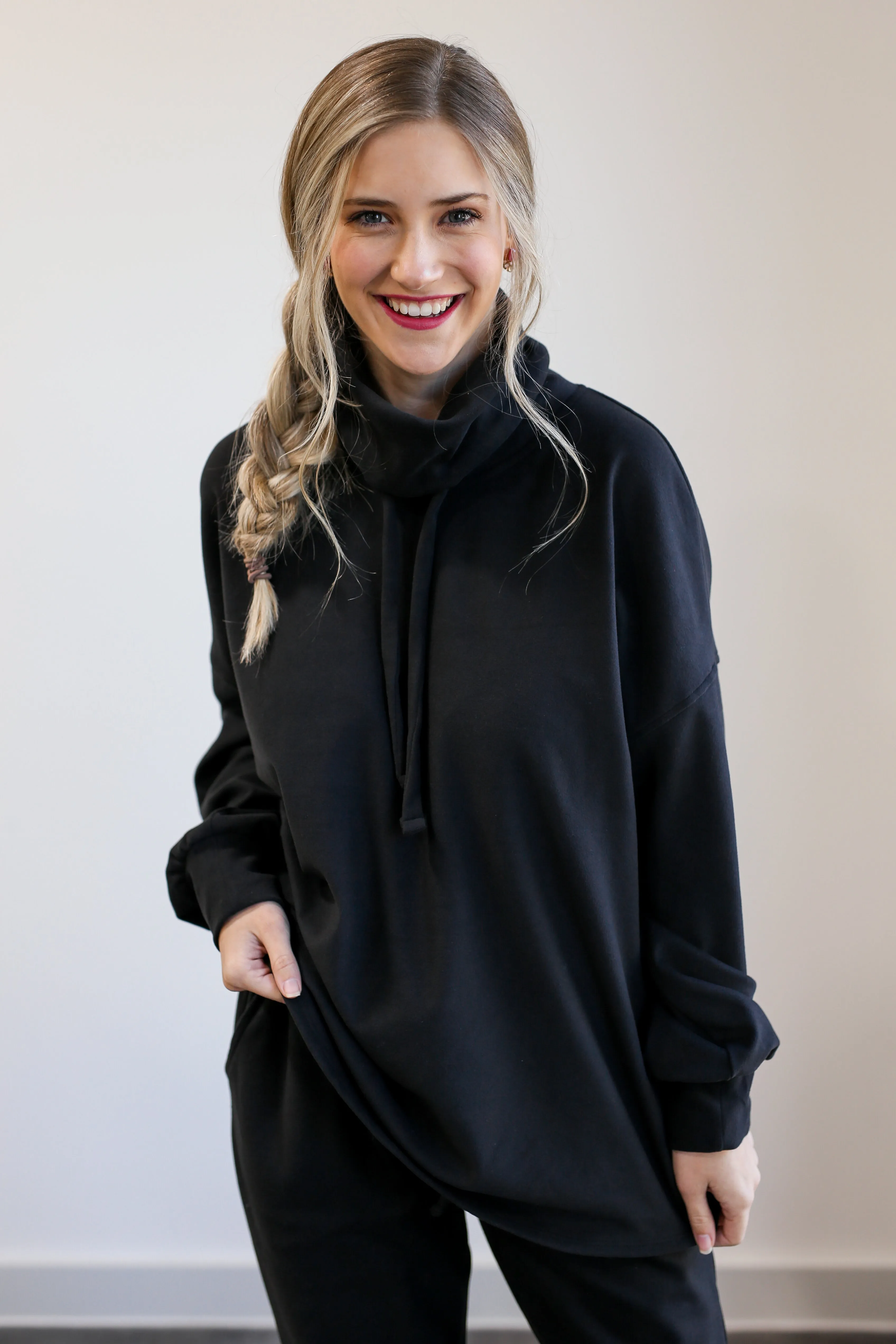Cozy On The Run Shift Top In Black