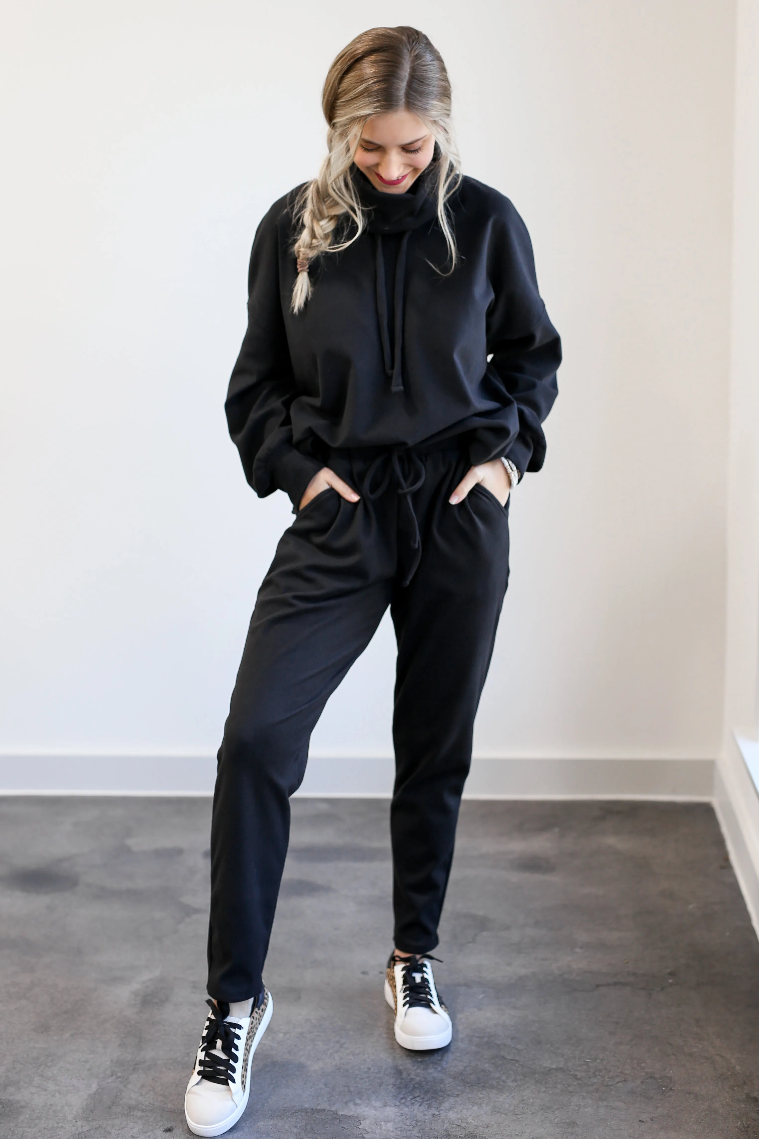 Cozy On The Run Shift Top In Black