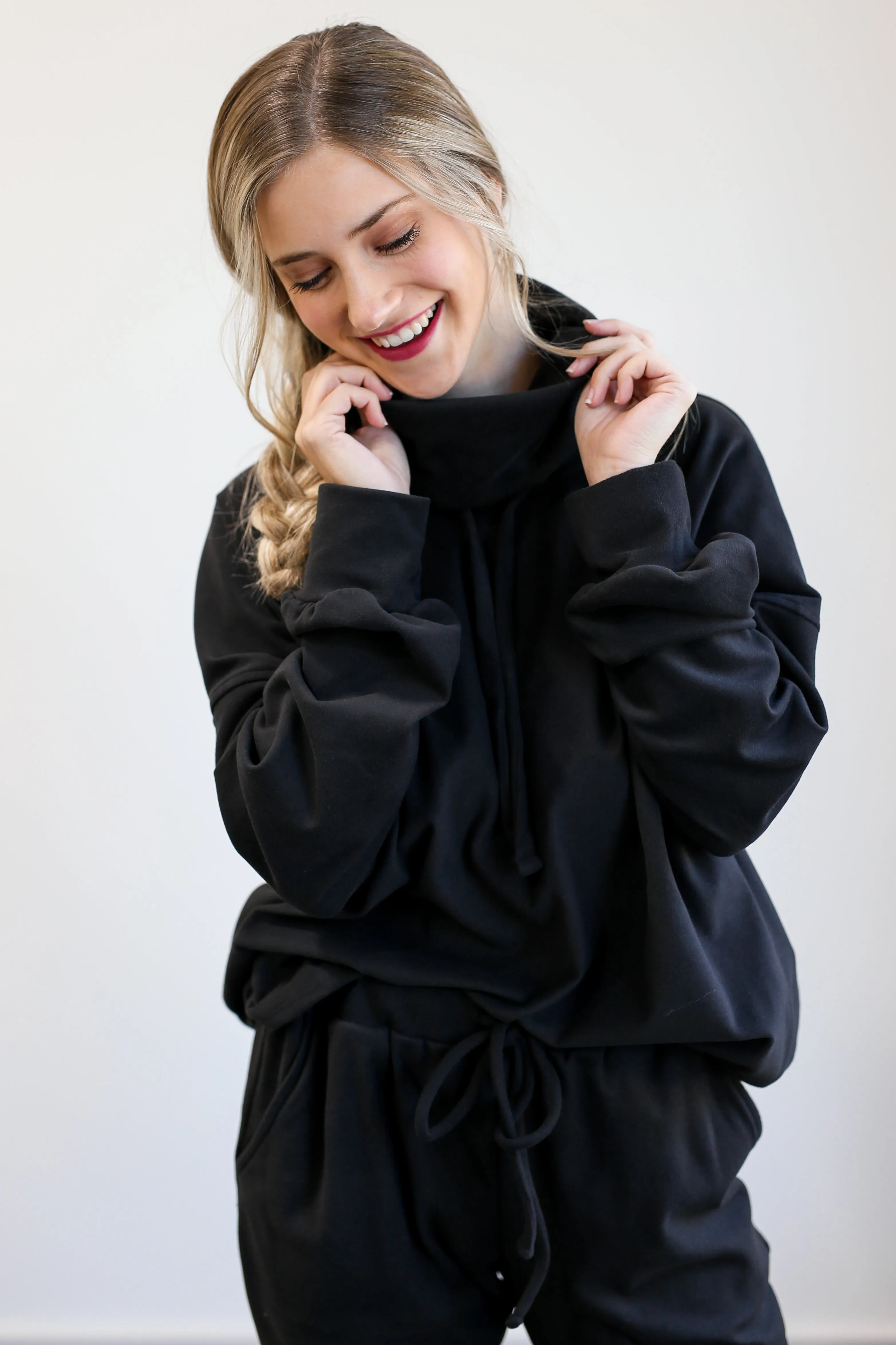 Cozy On The Run Shift Top In Black