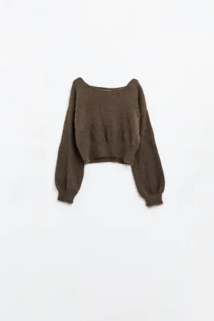 cropped fluffy sweater in brown fitted at the waist